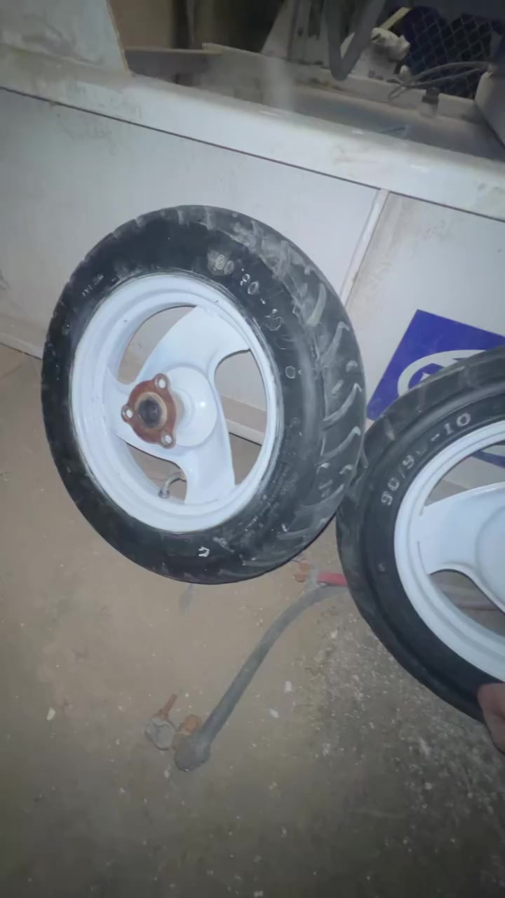 السلام عليكم وياله  ماكس عدله للبيع هنا وتايراتهن كاملات سعرهن 50وبيهن مجال رقمي ***********
