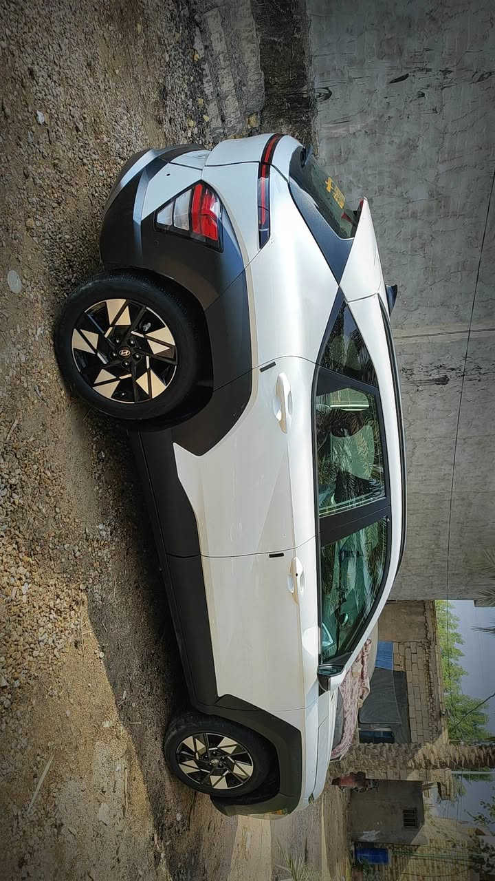 سيارة. كونا  2024.    Hyundai KONA
عداد المسفات ( 26 الف كم ) )
محرك رباعي الأسطوانات سعة 2.0 لتر دوش (DOHC)
ناقل حر كة او (الكير) متغير باستمرار مع امكانيه تحويل الناقل  اليدوي (عادي. )
نظام دفع أمامي
(الموصفات وميزات 
* تشغيل السيارة عن بعد 
*تحكم دركسيون اربع جهات
* بوابات تهوية تفتح وغلق مع التشغيل والاطفاء 
* مراية وسطية تعتيم ذاتي 
* نظام دخول بدون مفتاح ( بصمة ابواب + تشغيل +صندوق )
*استيرن رجاج عند اقتراب الخطر
*اشاير بالمري
* نظام صوت من Bose ب8 سماعات 
* شاشتين متصلة بقياس (12.3) انش تعمل بالمس بدقة تصل الى 2K تدعم جميع انظمة الترفيهية ( عدادات و شاشة رئيسية ) 
*  كامرة خلفية تدعم تنبية وتوقف الذاتي و مساعدة على الاستفاف 
* نظام تثبيت السرعة التكيفي، ومساعد الحفاظ على المسار، ومساعد تجنب الاصطدام الأمامي
* إضاءة Led نهارية رفيعة ممتدة على طول حافة غطاء المحرك و صندوق 
*هند بريك بصمه
*اوتو هولد
* وسائد هوائية 8 ( الإرباك )
* تبريد شاشة بنظام مناخيّ بيانو منفصل( امامي وخلفي )
* مقعد ( كهربائية ) بوضعيات مختلفة 
*ماسحه خلفيه
* راديو متصل بالاقمار الصناعية ( Navigating )
* وضعيات قيادة مختلفة ( sport & normal)
* مرئا بشارة LED بنظام النقط العمياء 
* مقود من جلد بنظام تحكم بجميع الاعدادات 
* موصفات اخرى ( هند بريك بصمة + حساس اطارات + نظام نزول منحدرات + تحكم بالانارة الداخلية + عدسات LED امامية + كفرات (ويل) حجم 18 + قيادة ذاتية + ABS + شاحن  Tpsبمنافذ  + Auto Hold + نظام ترحيب ) حادثه قبق جنطه مبدل بلاد
رقم بغداد الجديد 
 السعر 180$ وبيه مجال 
 (***********) واتساب  .
