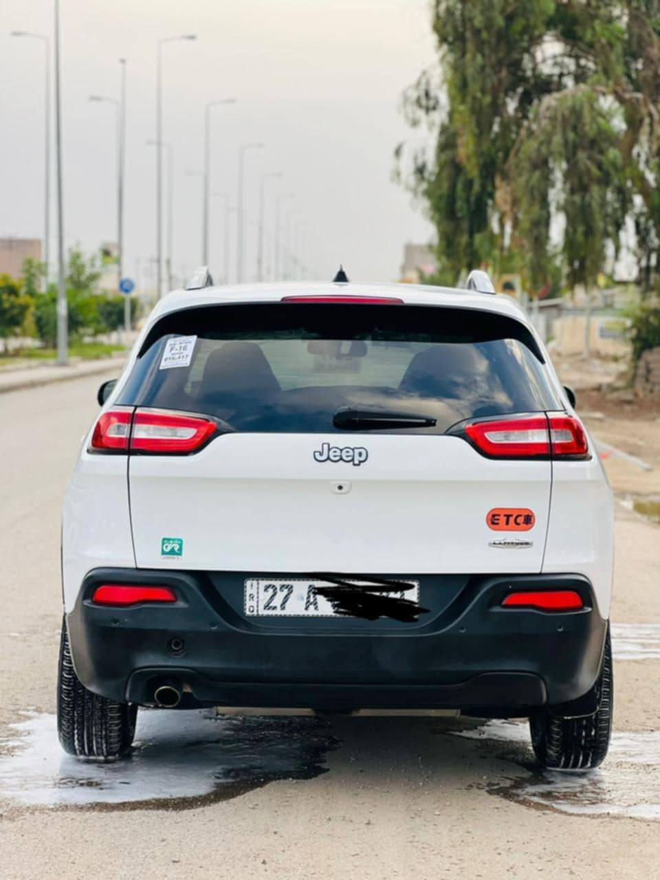 سلام عليكم جيب بزون 2017فول مواصفات عدا الفتحه شاشه كبيره رادارات امامي  كراسي كهرباء حادث جاملغ وبنيد فقط سياره جاهزه للاخير تبريد كير محرك شرط تراي وين ماتريد سعر 122وبيهاا مجال للشراي مكاني ميسان سياره باسمي تحويل وين تريد***********
