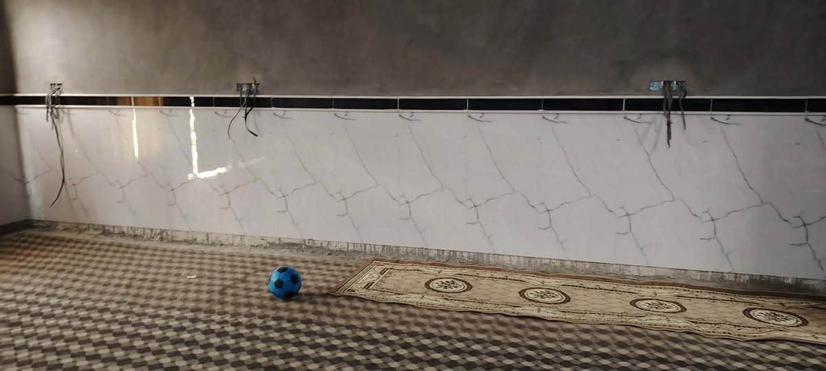 بيت للبيع حي ال بوفاسه بناء جديد يتكون من غرفتين ومطبخ وبراني وصحيات سطح شتايكر خدمات ماء وكهرباء بالباب
وباقي التفاصيل اتصل ***********
