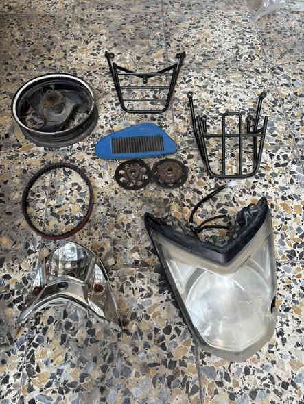 سلام عليكم غراض مالماكس للبيع كلمن وسعره 
اشاير مالاربعه ب5
فلتر شوته مالاربعه اصلي كي اس ب15 وبي مجال
تك اشاره بلاديه ب3
قايش مالماكس ار جي اس ب5
كاسحه مالماكس ب8
كاسحه مالسكنس ب10 
مازده مالسكنس 15 وبيه مجال 
دشلي مالماكس الواحد على 5
بك لايت مالعدله ب10
ويل امامي مالماكس ب8
للاسفسار عرقم *********** مكاني كربلاء
