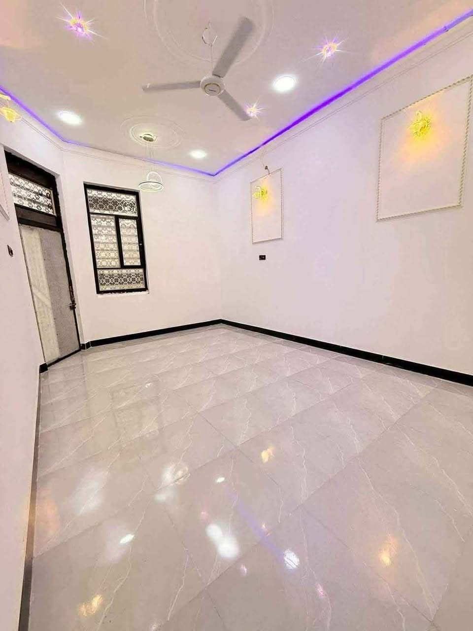 السلام عليكم بيت حديث للبيع 

#مساحه::210متر

#العنوان::البصرة أبو الخصيب منطقة كوت ثويني يم جامع تقوة 

#جنس_العقار::طابو مالك صرف زراعي باسم عراقي سند 25 وكاله ونسخه من الطابو ومكاتبة 

#يحتوي البيت على غرفتين٢ منام 
وديوانية 
وصالة ومطبخ 
وصحيات داخلية وخارجية 

شارع 10م
بناء بلوك 
جميع الخدمات متوفرة ماء كهرباء مدارس نت كلشي قريب على 
#السعر((120مليون وبي مجال ))
#اللاستفسار::*********** البصرة, العراق
