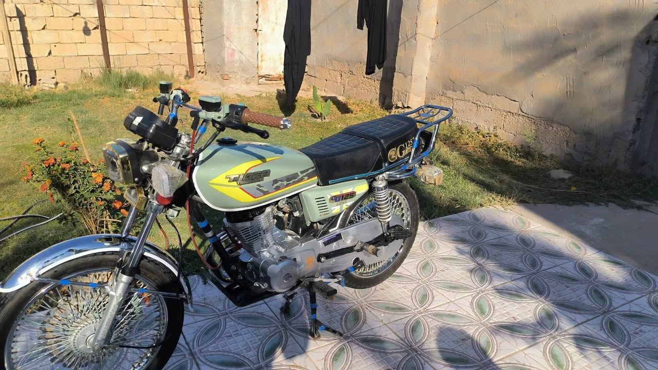 سلام عليكم تايكر للبيع موديل 25 مكانهه حله طالعه ب 26 كل نقص مابيها وهذا رقم صاحبه اني مجرد ناشر ***********
