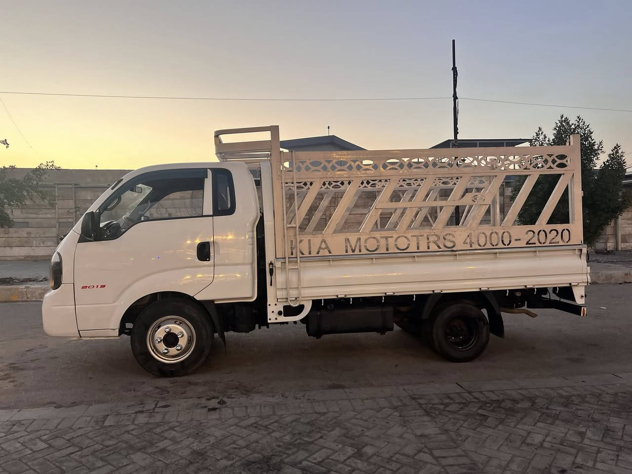 كيا فحل  موديل 18 مفتوح
مكينه 4000 ما بيه تبخير 
السياره بلاديه كلشي ما محور 
الشاصي مكفول 
كرسي كهربائي 
بيه بارد و صبغ 
سعره 136 
***********
