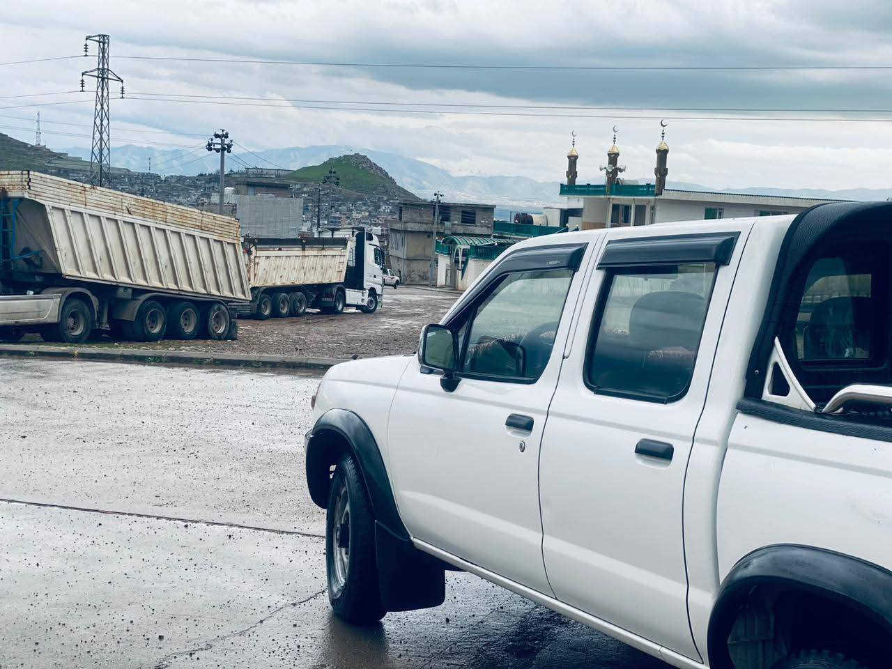 سەرتا بەناوی خوای گەورە 
نیسان دەبڵی دەبڵ ئەکسل مۆدێل 2005نمونە بێ بۆیاخ  هەموو گیانی بەشەرت دەفرۆشم سەنەوی تا 30تازەیە مەکینە و گێڕ ئەکسل تەقەو ڕەقە هەموو بەشرت یەک چرکەو 100دۆلار ببڕە 
سیعر 125گەڵا مەجالێکی زۆر کەم تەحویلوو غرامە وەکالە وە شەرت 
***********
سەید سادق حلبجة, السليمانية
