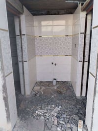 خلفه متفرغ سراميك شغل درج اوله تواصل معه هذه رقم وبلخدمه 07747162389
