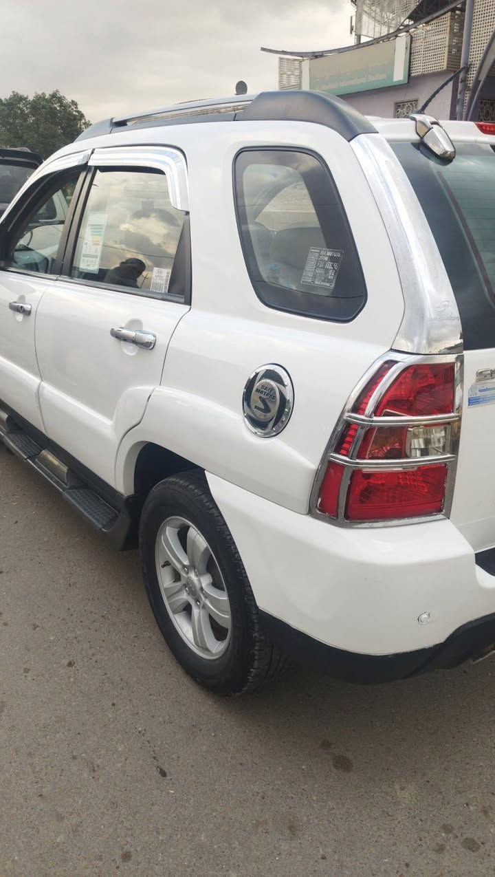 السلام عليكم سياره سبورتي 2010 ماشيه 88 الرقم بغداد الثانويه باسمي سياره كفاله عامه مكاني بغداد السعر رقم الهاتف ***********
