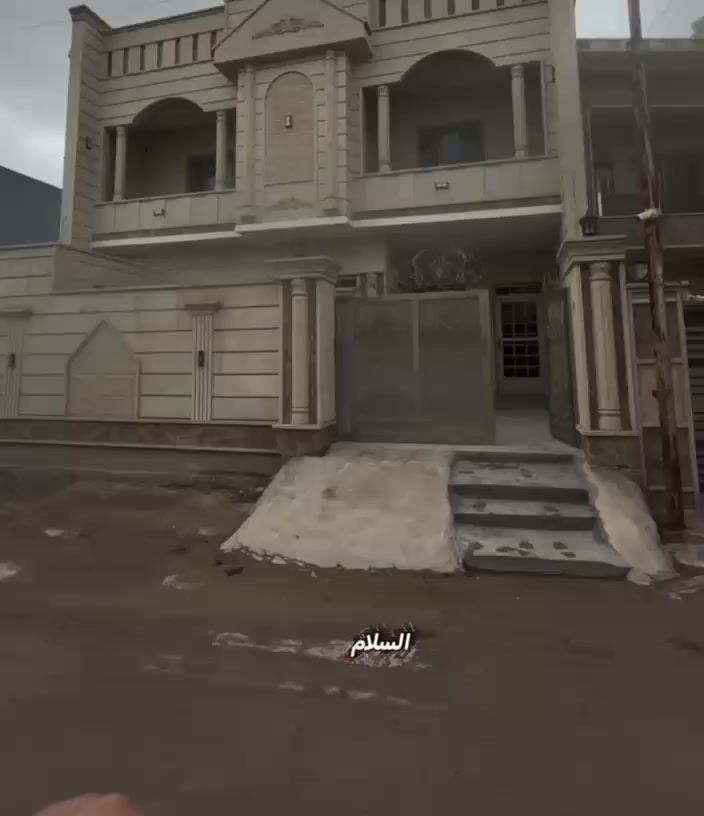 سلام عليكم…💐♥️
دار للبيع تكريت منطقة القادسية حي الضباط 
قرب مجمع تلال شقلاوة 

مساحة الدار 200 متر 
الواجهة 10 متر 
ونزال 20 متر 
شارع الدار 10 متر 

يتكون دار من . 
استقبال، ومطبخ ، وصالة ، وغرفتين نوم 

وطابق الثاني يتكون من . 
ثلاث غرف نوم وصالة كبيرة ومجموعة صحيات 

السعر 225 مليون وقابل للتفاوض مع صاحب الدار مباشر 

للاتصال والاستفسار على الرقم التالي 
***********
