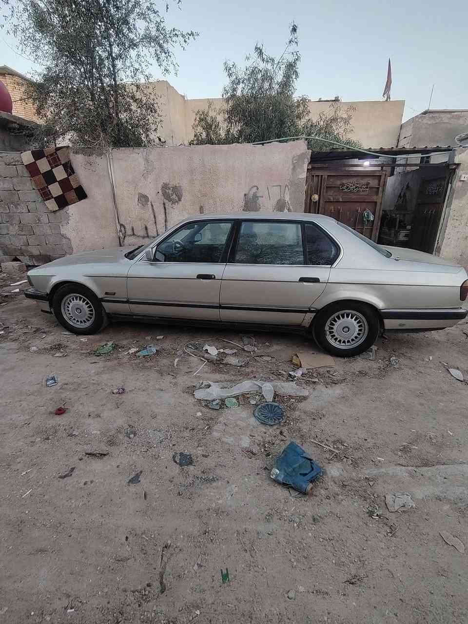 بي ام ٧٣٥ للبيع مكينه كير نضاف زوج تاير كدام ارضيه جديده سياره عوزه ترتيبات قليله ***********
