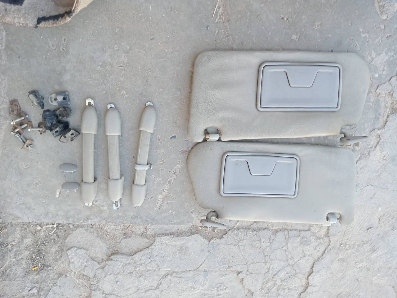 شمسيات لانسر بومه مع يداة تنته
السعر 35 الف مكاني الكرخ ***********
