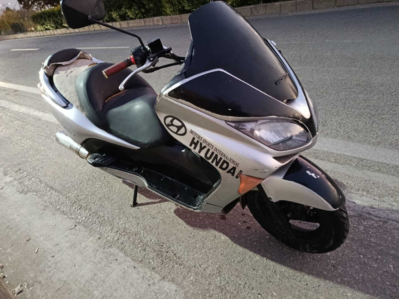 سلاو خواى گةورةتان لى بيت 
ئةو ماتورةمان هةية بؤفروشتن فؤرزاى ٠٩  
مةكينة   كلاجى مةزبوتة 
كارةبايشى مةزبوتة 
مةكينة ٢٥٠  لةرةسمةكةيا چونة رووبةروش واية 
نرخى ٧٠٠هةزاروو مةعامةلة   پارةى ماتوريكى ماكسة 
شوين سليمانى بوزانيارى زياتر تيل بكة يان مةسج بنيرة
***********
