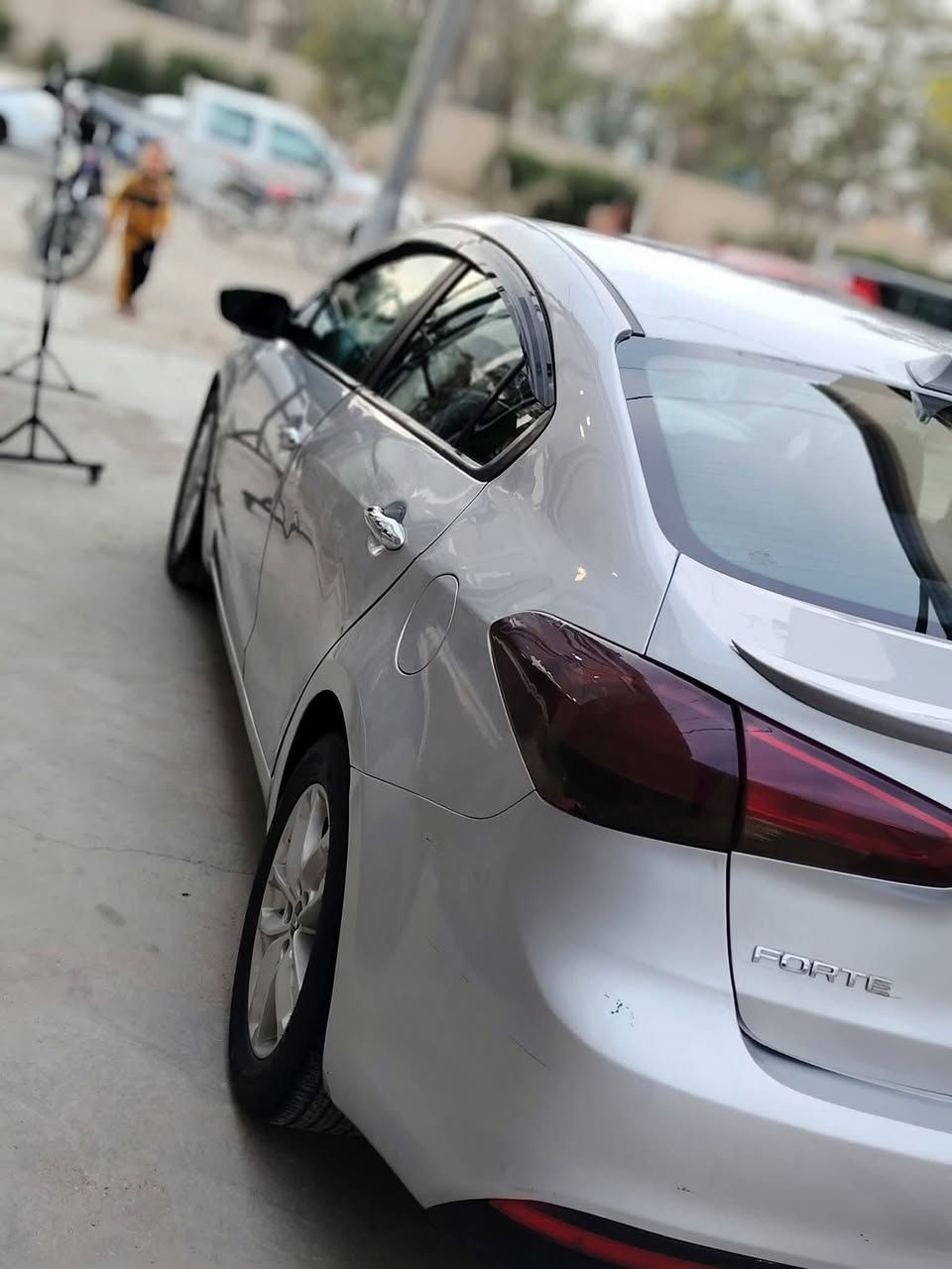 سلام عليكم
فورتي ١٧ بيهه. اربع قطع خلفي 

نص فول حلوه سياره كاعده 

كير مكينه مكفول 

السعر ١١٠ 

بيع فقط ***********
