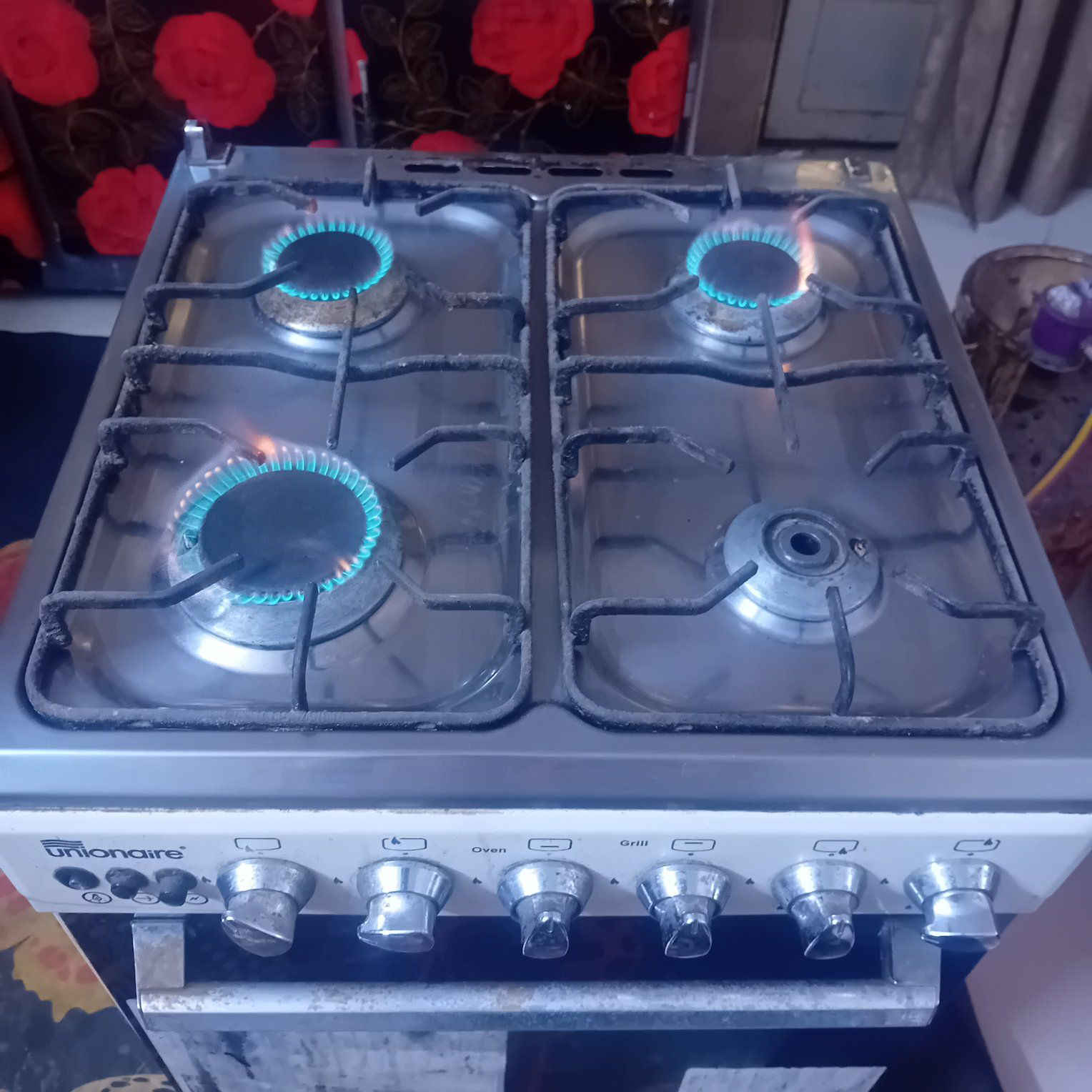 طباخ مصري نضيف جدا  نقص بس عين الصغيره  السعر ١٠٠  مكان حي الجهاد  مكلف بالنشر الاتصال عالرقم    ***********
