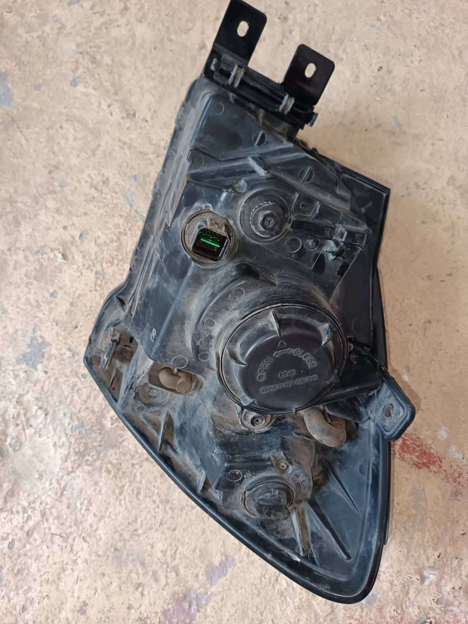 لايت امامي سبورتج 2009
 الجهة اليمنة 
شغال عالفحص 
بغداد، ***********
يوجد واتساب
