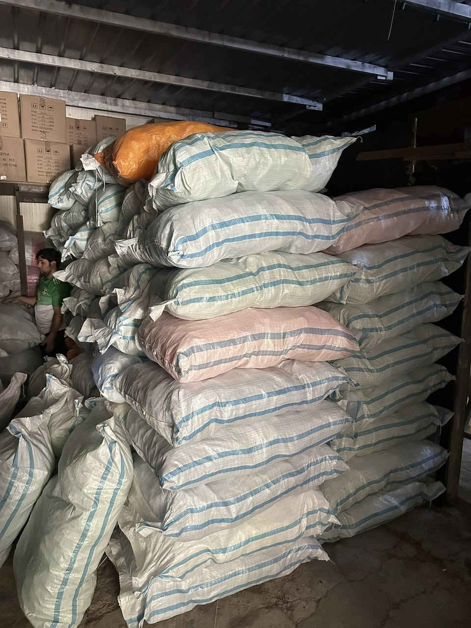 يتوفر غطاء دبه ارو نكره حلقه   حبايه استندر جمله مفرد وتوصيل مجاني الشعله وجكوك وحريه وغزاليه مفرد ٢٢ وذاكثر من ٢١  الاستفسار ***********
واتساب ***********
