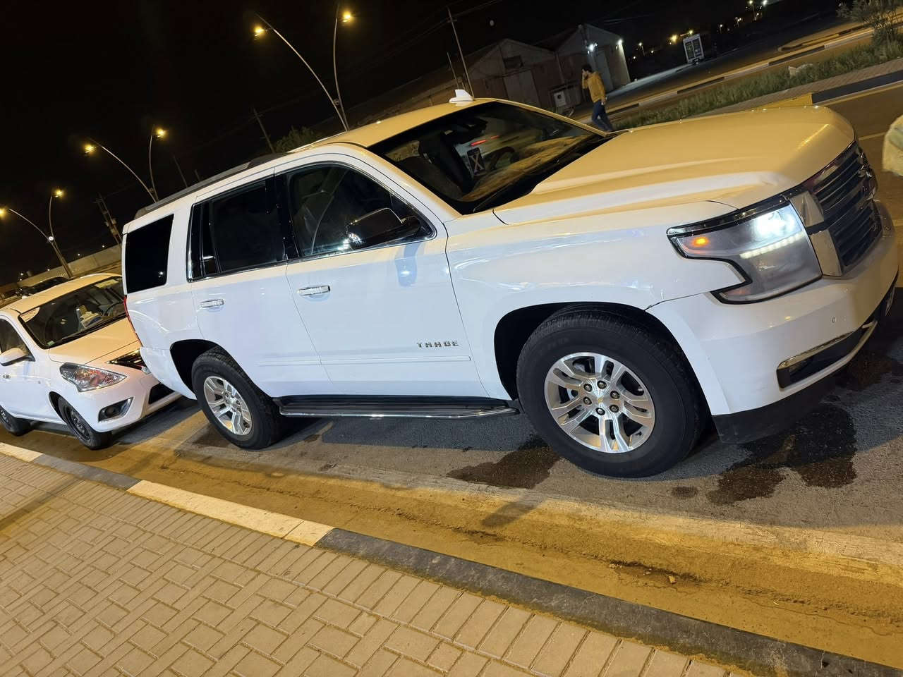 تاهو برايمر فول ما عدا الفتحه جاهزه من كلشي تخم تاير تبريد مديل 2017 وارد أمريكي رقم سليمانية باسمي هزة جديدة  تحويل ثاني يوم بيها جاملغ مبدل ومصبوغ وباب جهة اليسرة مبدل و بيها معجون قليل كلش ب تكمه جوه كد شبر والباب الوره مفتوح مقسم وبيه معجون كد شبر ب الحلال داخل الباب  والجاملغ سايق والبنيد مغسمات السعر 320 وبيها مجال السيارة موجودة ب البصرة ***********
