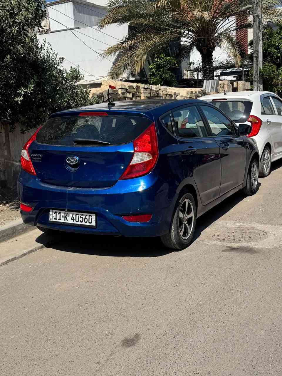 السلام عليكم 
للبيع اكسنت هاتش باك موديل 2016 وارد امريكي ضررها موضح بالصور ضررها بسيط صبغ جاملغ وبنيد  السياره بيه طخطات بالكشر ماشيه 46 الف مكان السياره المنصور 
سعرها ب90 ورقه
*********** بغداد, العراق
