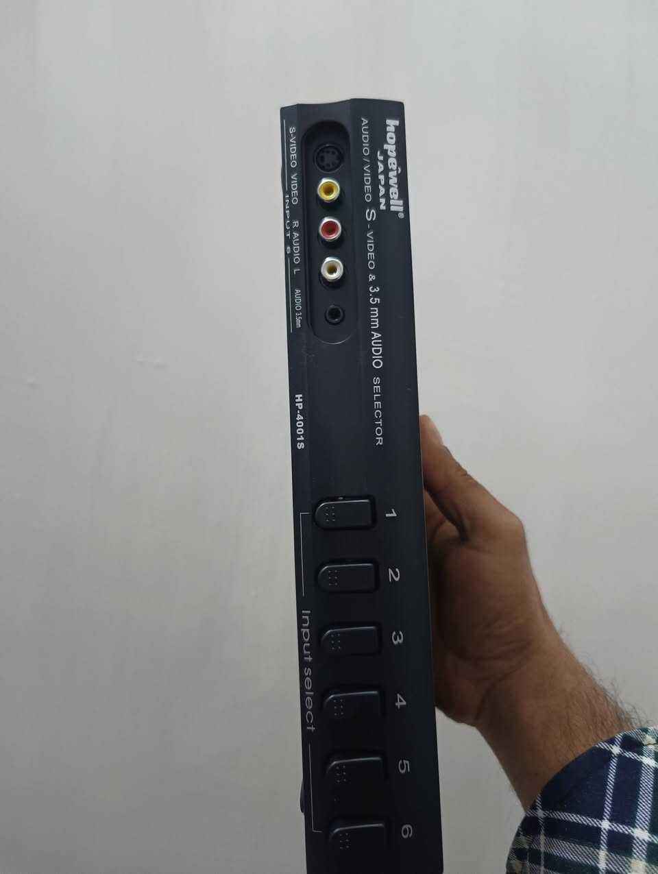 السلام عليكم ورحمة الله وبركاته متوفر مجموعة من أغراض تخص صوتيات جديد غير مستخدم شوف الصور واي شي يفيدك او تريد تفاصيل تفضل عالخاص


**إذا كنت صاحب هذا الإعلان وتريد حذفه لأي سبب، رجاءا أرسل رسالة إلى الدعم الفني**