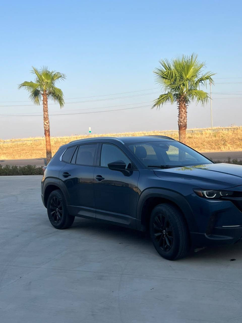 mazda cx50 select sport 2025 
ماوەی ڕۆشتن 12 هەزار مایل 
کاتی 3 مانگی لەگەڵە 
بۆیاغ یەک پارچە بێ ناو گرتن ئەو پارچەشی لەبەر جوانی بۆیاغ کراوە چونکە سێ قۆپی لێ هەبوو 
هەموو شتێکی بیلادیە 
هیچ ئێرباگی نەتەقیوە 
نیو کوشن جلد کامێرا شاشە 
ڕاداری ئاوێنە خەتی جادە 
تەبرید مەرکەزی سێ مۆدی لێخوڕین 
تەحەکومی سەر سوکان 
لایت لید و لایت زینون 
ئۆتۆ هۆڵد و ئۆتۆ ستۆپ 
سەیارەیەکی زۆر جوان و پاکە بێ چاڵ و شوختە 
نرخیشی خوار هەموو بازارە ....

نرخ 183 و  مەجالی برایانە 

***********
