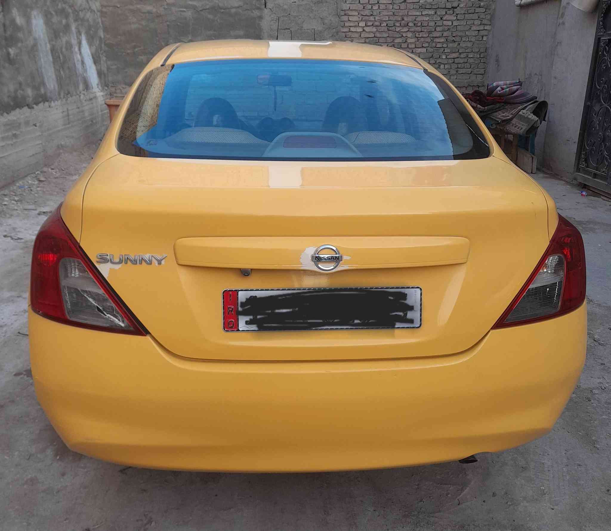 سني موديل 14 ضربتها جاملق خلفي جهت اليمنه سعرها 90 وبيها مجال 
المكان بغداد
رقم ***********
