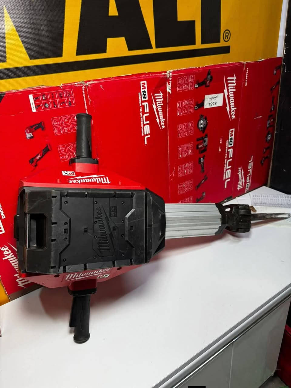 للبيع جک همر ميلواوكي الأصلي كامل 2 بطارية6 امبير شاحنة فاست 64جول حقيقي
28 ملم
Milwaukee MXF DH 2523H
مستغدم نضيف
صناع اوربيCZ
*********** واتساب
