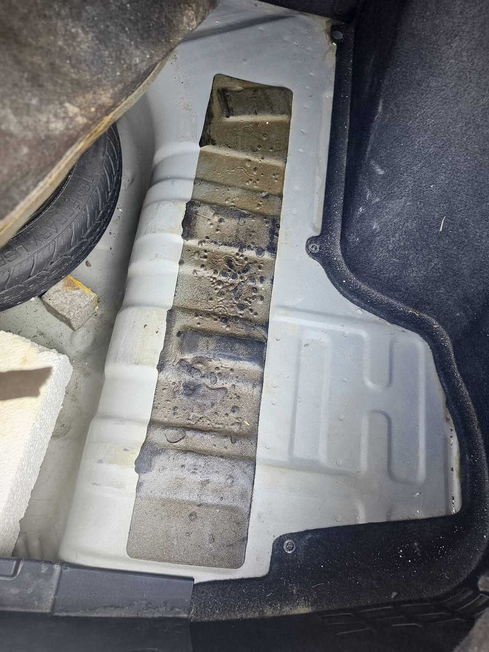 للبيع فقط
اكسنت 2010 
سنويه لي 2030
كير محرك شرط توماتيك جامات كهرب فتحت سقف 
بدون ضرر بيها مكانات بارد
السيارة حلوة ونظيفه مالبيت 
السعر 100
للاتصال 
***********
