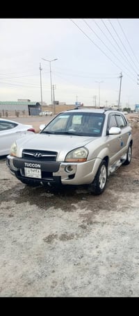 الغوالي توكسان موديل 2009 بيها صبغ عام وكص قماره ابيع او مراوس.،؟ تخم ...