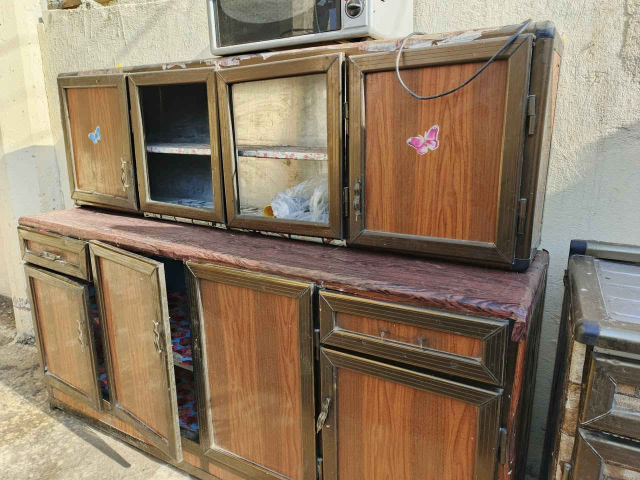 للبيع كاونتر 3قطع سعر 125وبي مجال للاستفسار اتصل على الرقم ***********او ***********
