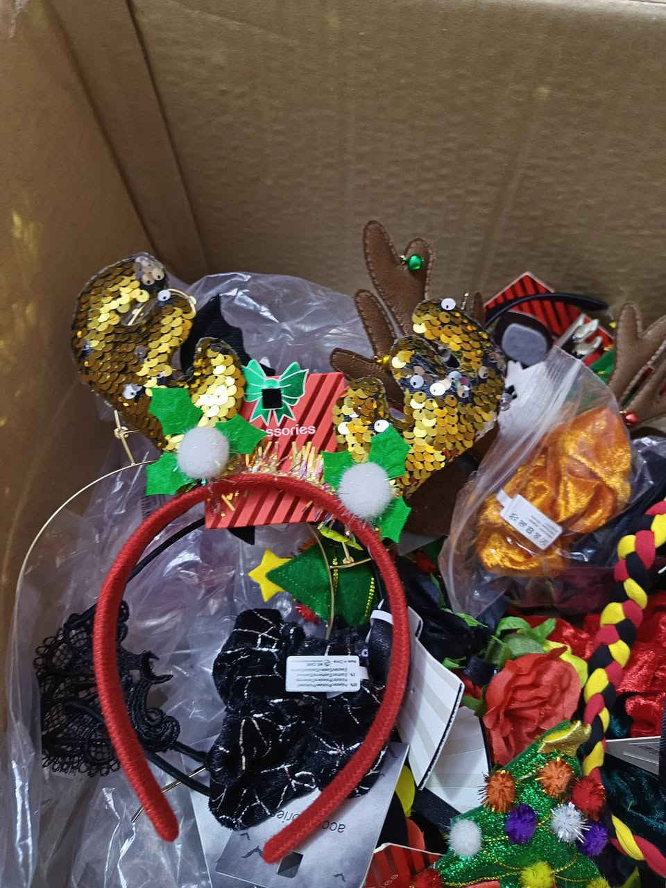 كارتون اكسسوارات تحتوي على 65 قطعة او اكثر قراصات طباكات وطوك
السعر ب15 الف


**إذا كنت صاحب هذا الإعلان وتريد حذفه لأي سبب، رجاءا أرسل رسالة إلى الدعم الفني**