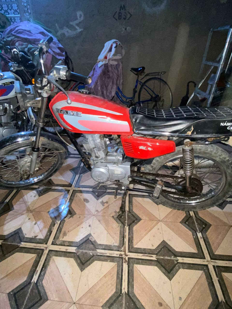 لبيع دراجه ماناقصه اي شي شاصي امتياز  بدون بدون سعر 400 بيه مجال 0771 644 7187
