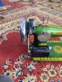 للبيع مكينه خياطه  لاستفسار نتصل عله رقم 07718879112