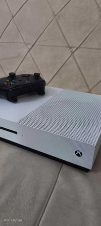 اكس بوكس ون اس • ذاكرة ٥١٢ • مغلف