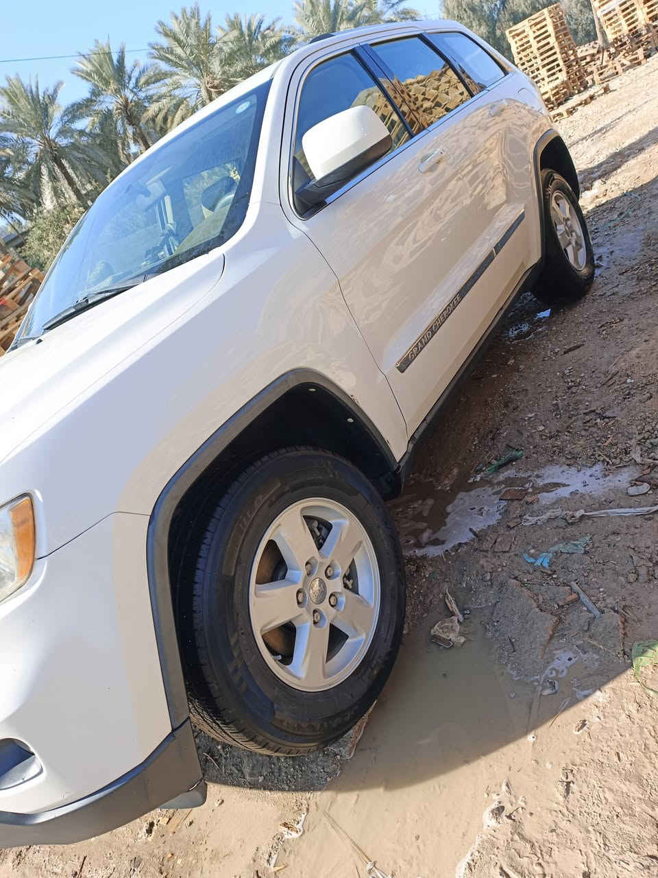 السلام عليكم جيب شيروكي 2011  السياره نضيفه بمعنه الكلمه رقم سليمانيه انكليزي بسمي 3600 فول عده الفتحه السعر 160 وبيها مجال قليل صور السونار موجود مكاني بابل رقم الهاتف ***********
