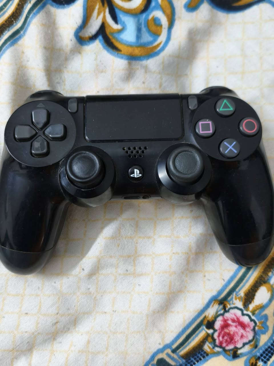 السلام عليكم
يده بلي 4 اصلي مستخدم كلش قليل
ضمان الفحص وين ما تريد
عنوان بغداد الشعب 
سعر ٣٥ الف وبيهه مجال بسيط.


**إذا كنت صاحب هذا الإعلان وتريد حذفه لأي سبب، رجاءا أرسل رسالة إلى الدعم الفني**