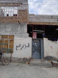 بيت لبيع بي غرف جوه وغرفه فوك مساحته بيت متره مربع سعره 75 رقمي 078027...