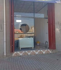 يوجد فرن دوار للبيع وجام خانه للبيع وميز كعك وميز عجين وميز مكتب. 0780...