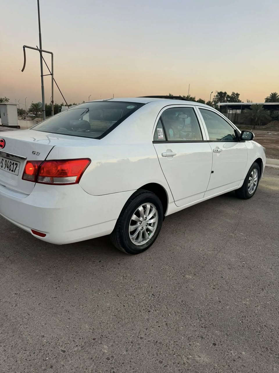 سلام عليكم للبيع بيوايدي جي ثري كير عادي المرغوب محرك وكير جدد صدر مامي خلفي جديد تخم تاير حساسات كامره تحكم ستيرن سايد روف سياره عل وضع شركة رقم نكليزي مصفره تحويل مباشر لا ضربه ولا تبديل صبغ شي بصيط جدا سعر ٥٩ وبيها مجال الشراي *********** مكاني بغداد
