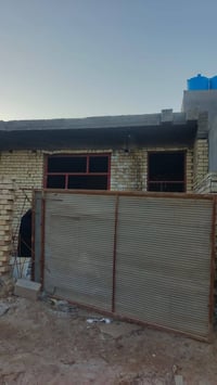 بيت للبيع هيكل صب واصل مي وكهرباء  المكان بداية شارع المطار الاستفسار ...