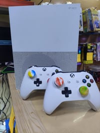 اكس بوكس اس • ١ تيرا • الموصل الجانب الايسر