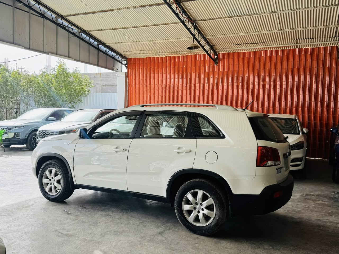 السلام عليكم
سورنتو للبيع لون ابيض 

2012 خليجي 

مكنيه 2400 دوش ما مفتوح 

7راكب 

السياره جديدة بمعنى الكلمه

سبير ما نازل 

ماشيه 160 

بيها فقط البابين سونار مرفوق بلمشنور 

تخم تاير 

غرفه جديده 

مكينه كير كفاله 

مكاني واسط قضاء الصويره 

السعر 145 وبيها مجال 

للاستفسار ***********
