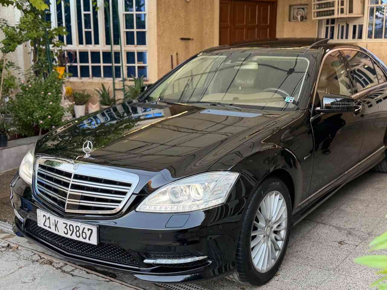 مارسيدس S500 موديل 2006 وارد خليجي 
ماشية 150 الف كيلو استخدام قليل جداً 
باب طويل 
ناظور ليلي  
بانوراما
داخل صحراوي
كشنات تدفئة وتبريد ومساج وخزن VIP
فول بردات كهرباء
جكات 
شاشات خلفية
فول تحكم خلفي
صندوك كهرباء
ويل عين الشمس حجم 19
مكينه 8 سلندر بشرط
مكان السيارة بغداد
السعر 210 مجال بسيط
كفاله من الصبغ والحادث  
للاستفسار : *********** بغداد, العراق
