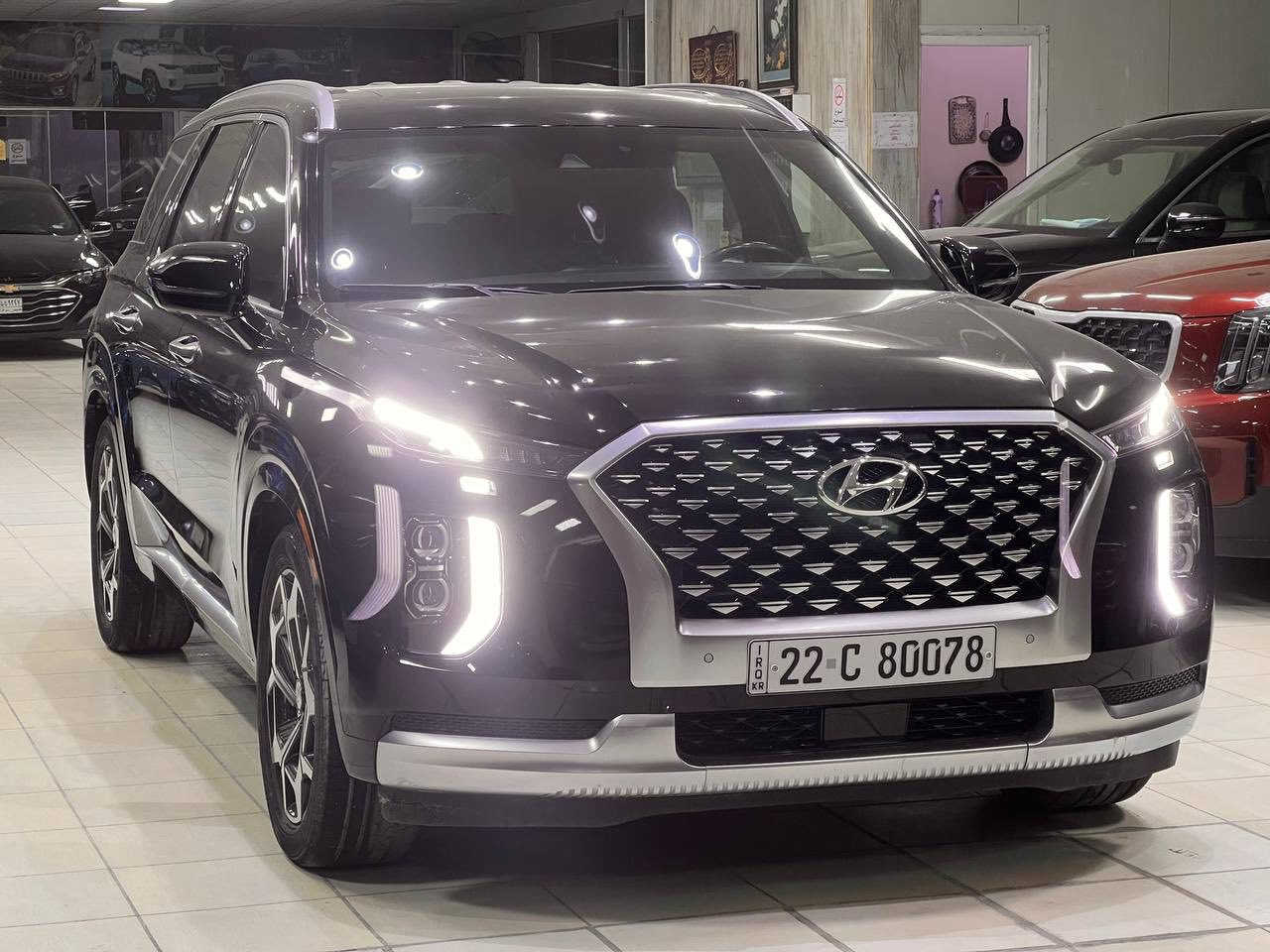 السلام عليكم ورحمة الله وبركاته. 
#معرض_ابن_شعبان_لتجارة_السيارات. 
—————————————————————
✅اسم السيارة : هيونداي بلسايد 
✅الفئة : كالغرافي 
✅الموديل : 2021
✅عداد المسافة :  56 الف ميل
✅رقم السيارة : اربيل  
✅السعر:   259 ورقة 
✅الضرر : الابواب اليسار + دور الجاملغ الخلفي 
✅الايرباكات : ضرر ايرباك الكشن فقط 

————————————————————————
🔻1-حجم المحرك 6 سلندر 3800. 
🔻2-عداد المسافة الف ميل
🔻3-بصمة باب و بصمة تشغيل و 🔻تشغيل عن بعد 
🔻4-ويل كب حجم 20 مع طقم تاير 🔻بحالة ممتازة 
🔻5- لايتات زينون عالي ناصي اصل 
🔻6- فتحتين سقف 
🔻7- اشارات بالمرايا الجانبية
🔻8- رادار جانبي 
🔻9- حساسات امامية خلفية اصل 
🔻10-كامرات عدد 4 برؤيا 360 درجة 
🔻11- جنطة كهرباء شفط 
🔻12- غرفة السيارة جلد اسود اصل 
🔻13-ذاكرة خزن ميموري لكرسي 🔻السائق مع وضعية المساج في 🔻كرسي السائق 
🔻14- تحكم كهربائي لمقاعد 🔻المقدمة
🔻15- رادار امامي تفاعلي مانع 🔻للتصادم
🔻16- شفتات ستيرن للتحكم بالگير 🔻العادي
🔻17- شاشة كبيرة الحجم للتحكم 🔻بمجموعة من الايعازات
🔻18- كامرة خلفية
🔻19- عارضة بيانات على الجامة 🔻الامامية
🔻20- 4 وضعيات للقيادة 
🔻21-الكراسي الامامية تبريد + تدفئة
🔻22-الكراسي الخلفية تبريد + 🔻تدفئة
🔻23-مانع الخروج عن المسار
🔻24-بردات خلفية اصل 
🔻25- تحكم كهربائي للكراسي 🔻الخلفية 🔻و الوسطية
🔻26- السيارة سبعة راكب مع ثلاث 🔻قطع 🔻تبريد 
🔻27-شاحن وايرليس لاسلكي
🔻28- تحكم ستيرن جهتين متكامل

🔅وباقي الموصفات المعروفة🔅
 
🔵السعر المطلوب   259 ورقة🔵
—————————————————

*********** ‏ 📞المبيعات. 
***********٣📞الادارة. 

🔴العنوان:النجف الاشرف-
🔴المدينة المائية-
🔴مقابيل حي الجامعة-
🔴مجاور كافية الزاويه-
