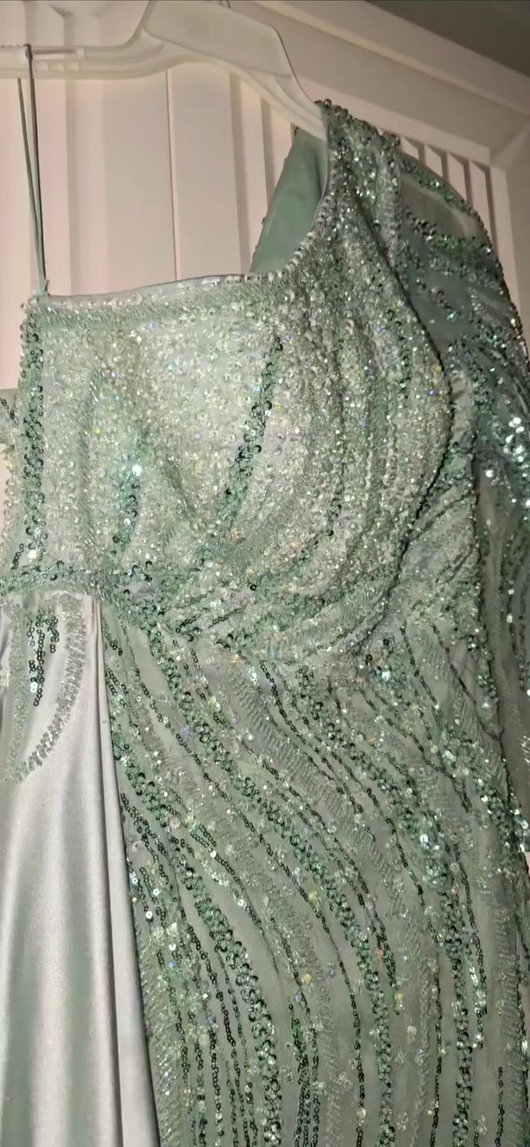 بنات يموت اشتريته غالي شك يدوي
الفستان يجنن استخدم بسيط  ..مشتريته غالي اريده ب ٦٥ الف .قياسه من ٤٢ الى ٤٦ .بي برنسس وقيطان من الاخير... وهذا تصوير فديو مباشر للقطعه من الامام والخلف   ..توصيل عندي


**إذا كنت صاحب هذا الإعلان وتريد حذفه لأي سبب، رجاءا أرسل رسالة إلى الدعم الفني**