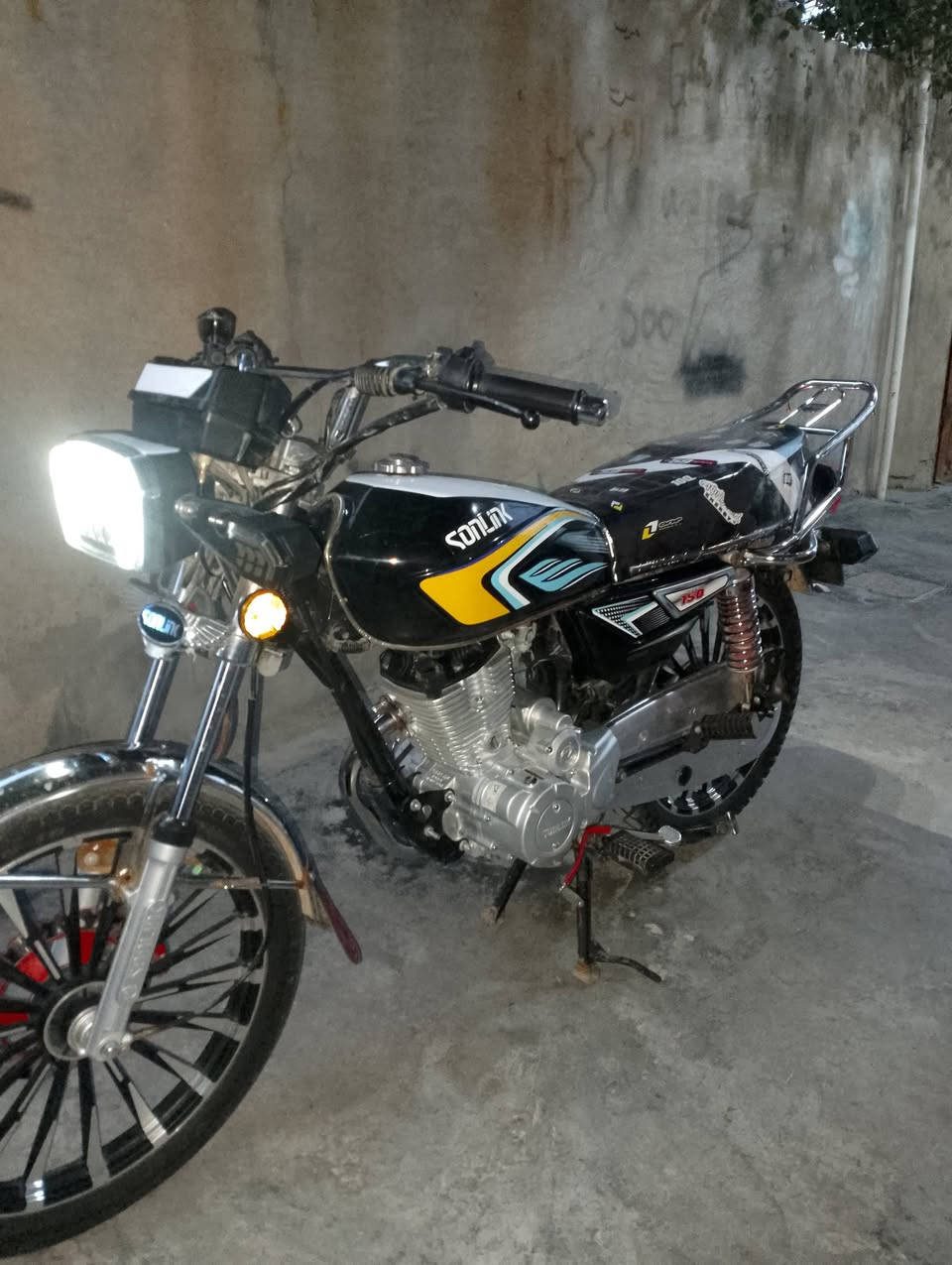 سيفان 24شكل 25للبيع كفالة عام.  بلاد مناقصهة.  اي شي ممتعوبة.  شرط.  725وبيهة مجال بسيط.  مكاني بلدروز شارع المسعودية. ***********
