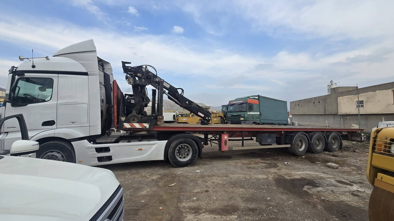 حجم ٤٨  موديل ١٨   سياره ماشيه ٤٠٠ الف السياره جديده  كرين  حجم 
٨ طن ٥ سلايت  هياب حديث مشتغل  ١٤٠٠ ساعه  سياره كاتي  راح تترقم  باسمي  
السعر ٥٩٠ ورقه 
***********
