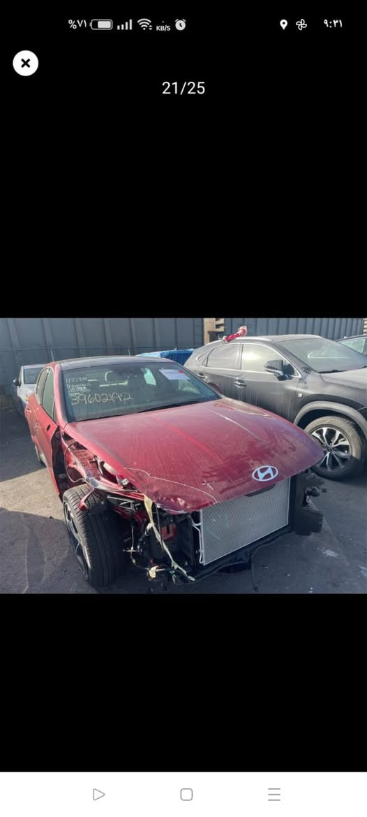 🚗 *هيونداي سوناتا 2024 للبيع!* للمراوس بسورنتو 
- *الموقع:* الديوانية – المركز
- *السعر:*;208;$ ورقة (قابل للتفاوض)
- *المسافة:*000; 30 مايل
- *المواصفات:*
    - فتحة سقف بانوراما
    - شاشة وسطية كبيرة + نافيكيشن
    - رادار أمامي، نظام مانع تصادم، تحديد المسار
    - بصمة تشغيل وأبواب، كاميرا خلفية، تدفئة مقاعد
    - ويل 18 إنش، أضوية LED، شاحن وايرلس
    - تكييف مركزي، بلوتوث، كار بلاي
- *الحالة:* وارد أمريكي، صور الحادث موجودة.
- *التسجيل:* بغداد الدولي الجديد، باسم المالك.
- *اللون:* أحمر.

للتواصل: *********** 📞
هل تريد التفاوض أو تشوف صور السيارة؟
