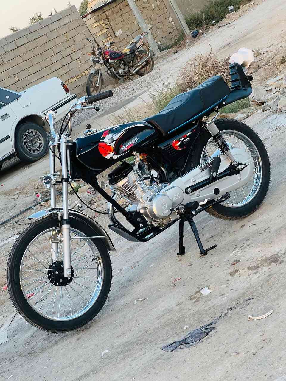 سلام عليكم دراجه شاصي ارشه 15 اوراق شرط الترقيم مابيه برغي تجاري توه معمره بعده علا السحك سعره 975 وبيه مجال مو شراي لا تعبني  *********** وتساب
