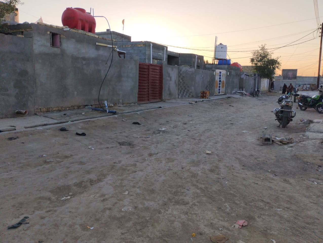 بسم الله الرحمن الرحيم 
هيكل زراعي للبيع 
صوب بني ركاب المنطقة الخلف 
جامع شيخ شبيب قرب 
بيت حمزه التوبي 
غرفتين وصاله ومطبخ وديوانيه 
وصحيات داخليه 
المساحة 280متر
السعر 20وبيهة مجل
للتواصل الاتصال على الأرقام 
الموجوده بالاعلان 
***********
***********
أو مراسلة الصفحة 
#هادي_الحجيمي
