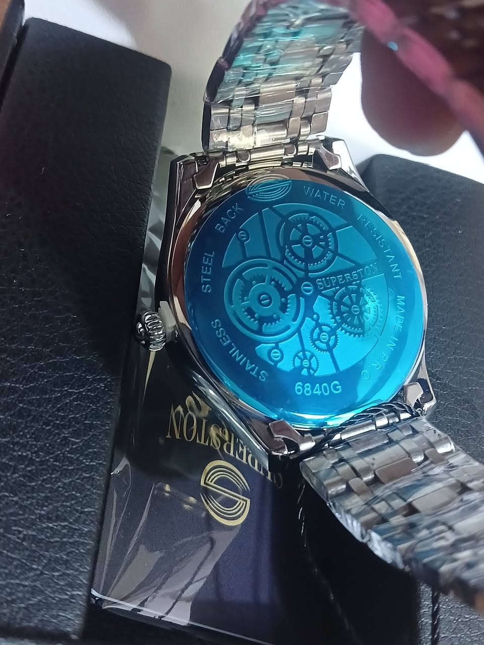 ساعه باله سوبر ستون دبل مكينه سناتر شغاله كوالتي ثقيل الوزن
السعر 27 الف مع التوصيل بالعافيه الي ياخذها 
المواصفات الرئيسية للساعة:
المادة: هيكل وسوار من الفولاذ المقاوم للصدأ (Stainless Steel).
المحرك: تعمل بنظام الكوارتز (بطارية)، وغالباً ما تحتوي على ثلاث بطاريات لتشغيل كل ميناء على حدة.
الزجاج: زجاج صلب مقاوم للخدش.
المميزات: مقاومة للماء وتصميم يجمع بين الكلاسيكية والعصرية.


**إذا كنت صاحب هذا الإعلان وتريد حذفه لأي سبب، رجاءا أرسل رسالة إلى الدعم الفني**
