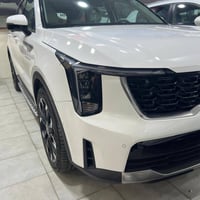 سورنتو ٢٥ واحد على واحد محرك ٣٥٠٠ سقف بانوراما خمس كامرات مقاعد كهرباء...